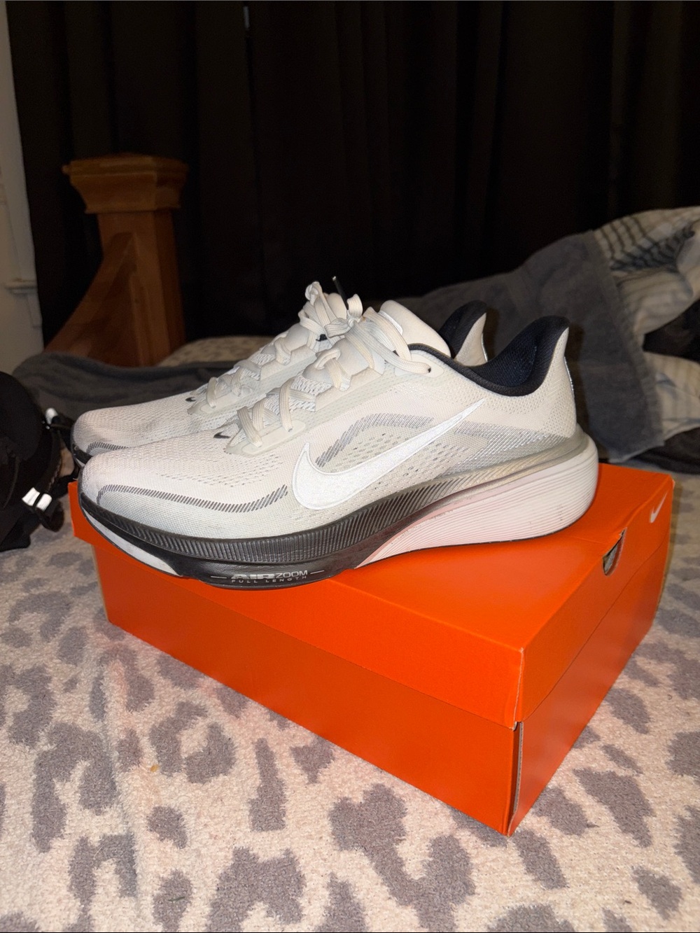 Nike Pegasus White and Black Running Shoes - Picture 2 of 2